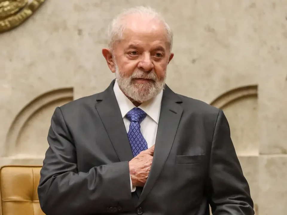 Oposição protocola pedido de impeachment de Lula na Câmara
