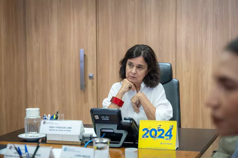 ‘Tradução da bula’ expõe incompetência na Saúde