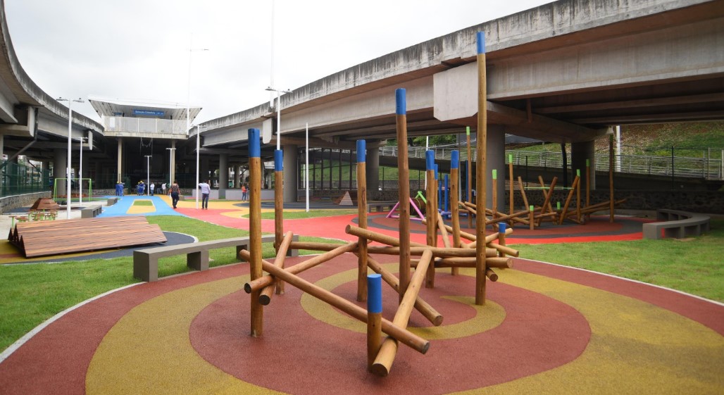 Áreas livres das estações do BRT Hiper e Cidadela ganham espaços de esporte, lazer e lojas comerciais
