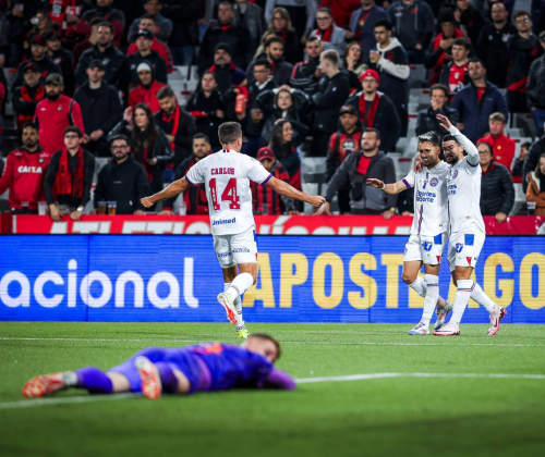 Bahia vence o Athletico-PR fora de casa, vai a 30 pontos e dorme no G-4 do Brasileirão