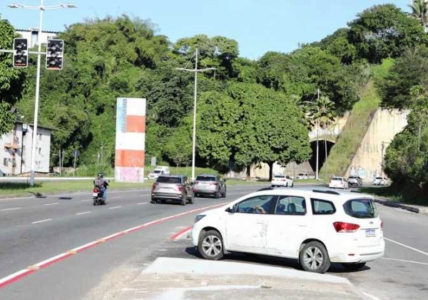 Novos retornos são instalados nas avenidas Garibaldi e Luís Eduardo