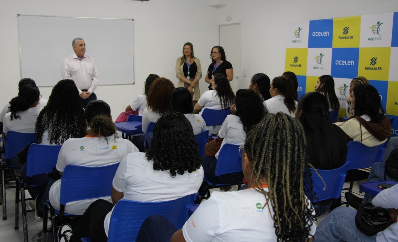 Acelen e o Senai certificam 37 técnicas em petroquímica  do Programa Jovem Aprendiz