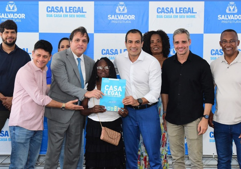 Prefeitura entrega quase 2 mil escrituras do Casa Legal no Alto do Coqueirinho