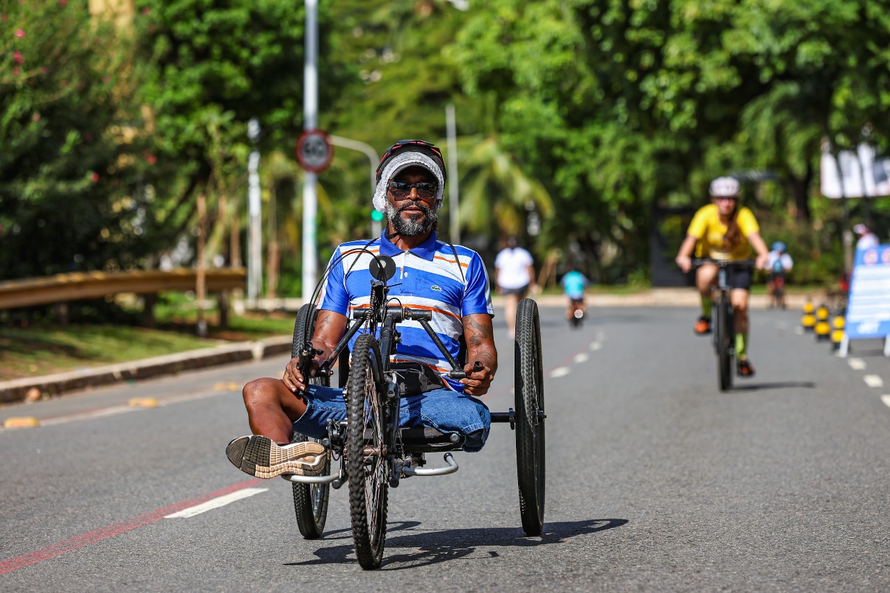 Projeto Viver a Cidade leva lazer e atividades físicas a pessoas com deficiência na Av. Magalhães Neto