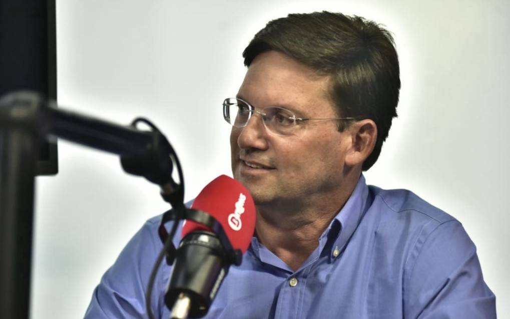 “Novela de absurdos”,  diz Roma sobre  decisões de Moraes contra Bolsonaro