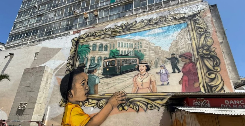 Rua Chile recebe intervenção artística com personagens icônicos do imaginário de Salvador