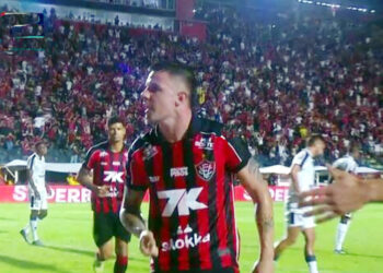 Vitória bate o Remo na estreia do Brasileirão 2026. Kayser e Baralhas decidem.