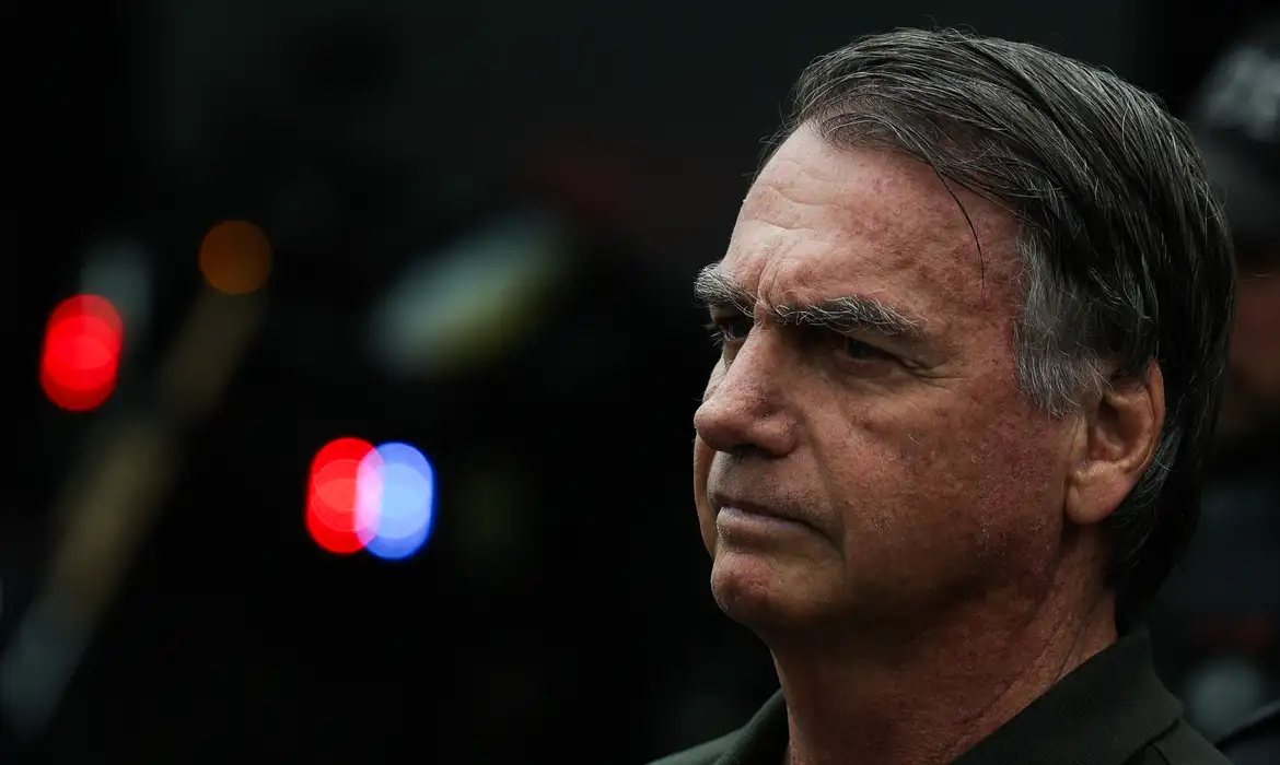 Moraes nega ida de Bolsonaro a hospital e exige laudo médico
