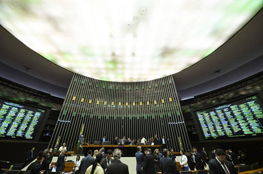Câmara reduz cotão, mas torra R$225 milhões