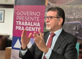 Afonso Florence rebate Bruno Reis sobre poluição das praias  de Salvador