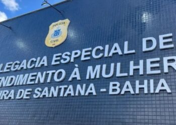 Delegada   prende homem em flagrante por violência doméstica em Feira de Santana