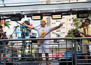 Durval Lelys puxa pipoca no Campo Grande com estreia de nova música