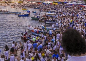 Festa de Iemanjá:  cultura, fé  e tradição reúnem milhares de devotos no  no Rio Vermelho