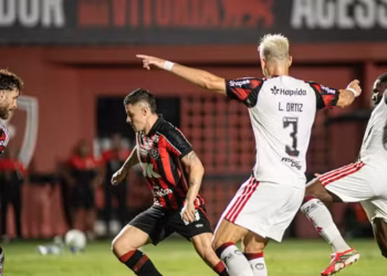 Kayser perde pênalti e Vitória é derrotado pelo Flamengo no Barradão