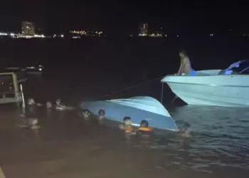 Lancha colide com píer e deixa seis mortos na divisa entre São Paulo e Minas