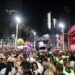 Léo Santana comanda Pipoco e arrasta multidão no pré-Carnaval de Salvador