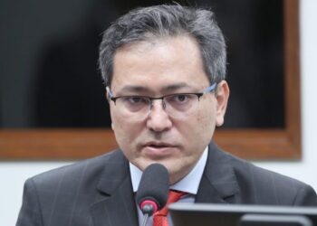 Caçada a auditores gera crítica ao chefe da Receita
