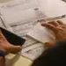 Salário mínimo de R$ 1.621 começa a ser pago nesta segunda