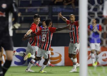 São Paulo derrota o Red Bull Bragantino e é o primeiro classificado à semifinal