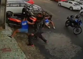 Foliões são xingados e agredidos   por mototaxistas em Salvador