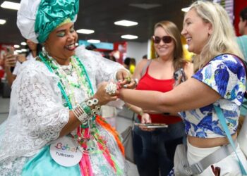 3,7 milhões de turistas devem  circular  pela Bahia no Carnaval, estima a Setur.
