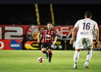 Argentino Martinez faz gol do triunfo do Vitória contra o Bahia de Feira