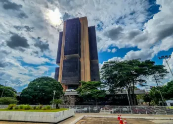 BC reduz juros de 15% para 14,75% ao ano, primeiro corte em quase 2 anos
