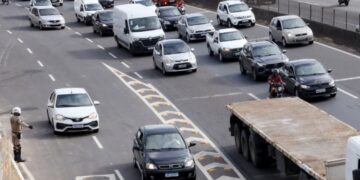 Proprietários de veículos com placas de finais 1 e 2 têm desconto de 8% no IPVA