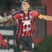 Com golaço de Baralhas, Vitória vence o Mirassol no Barradão.