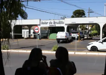 Bolsonaro tem 24h para explicar fala de Eduardo sobre acesso a vídeo
