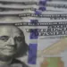 Dólar sobe e petróleo dispara com ataque militar ao Irã; entenda