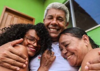 Em artigo, Jerônimo Rodrigues destaca papel das mulheres.