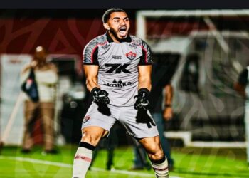 Vitória joga com um a menos, vence Jacuipense nos pênaltis e está na final do Campeonato Baiano
