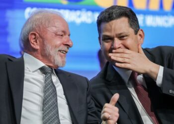 CPMI enrola e oposição leva Master para comissões