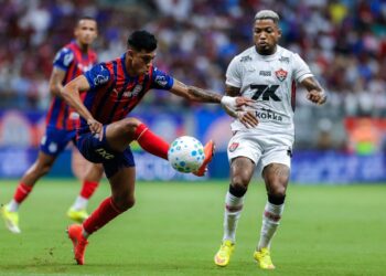 Bahia e Vitória empatam na Fonte Nova em jogo bem movimentado