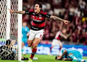 Flamengo reage no segundo tempo e vira sobre o Santos no Maracanã