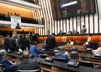 Reajuste salarial de 5,3% para professores na Bahia é aprovado pela Alba