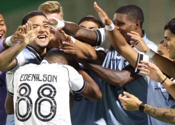 Botafogo atropela a Chape em grande jogo  e cola no G-5 do Brasileirão