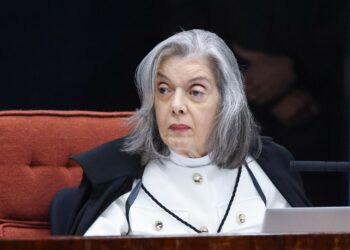Ministra Cármen Lúcia alertou que só um poder frágil não tolera crítica