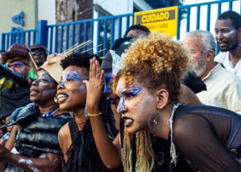 Projeto Museu é a Rua ocupa Pelourinho em diálogo com estudantes e acervo do Solar Ferrão