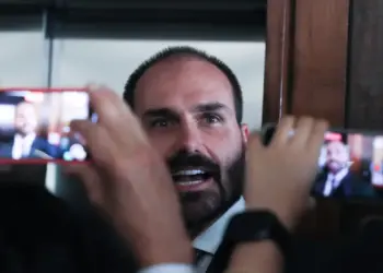 Moraes marca depoimento de Eduardo Bolsonaro em processo no STF