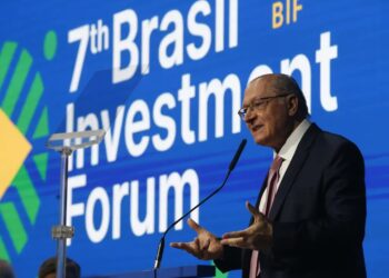 Eventos lá fora lembram último baile da Ilha Fiscal