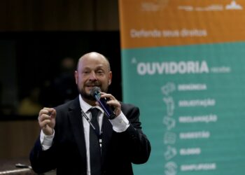 Filas persistentes derrubaram presidente no INSS