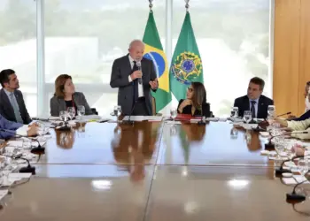 Lula sanciona lei que prevê tornozeleira eletrônica para agressores de mulheres