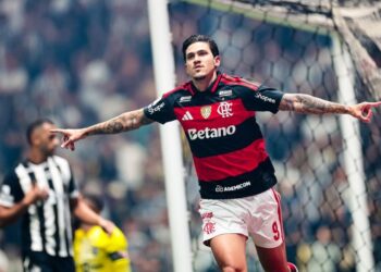 Flamengo goleia o Atlético-MG por 4 a 0 e segue na vice-liderança