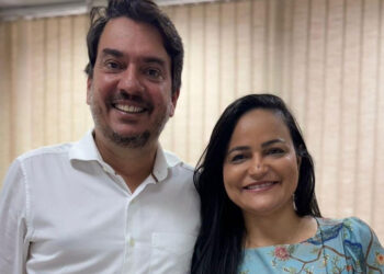 Pedro Tavares destaca avanço fiscal de Lauro de Freitas e parabeniza prefeita Débora Regis