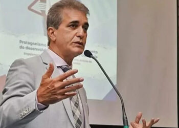 Deputado cobra explicações de ACM Neto sobre encontro com ex-banqueiro Daniel Vorcaro