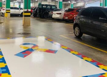 Transalvador realiza emissão de credenciais de estacionamento para pessoas com TEA