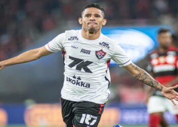 Erick faz golaço no Maracanã mas Vitória perde para o Flamengo