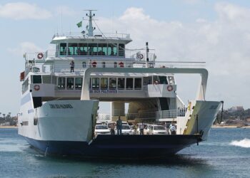 Governo da Bahia fecha compra de   ferry-boat com capacidade para 168 veículos e 1.254 passageiros